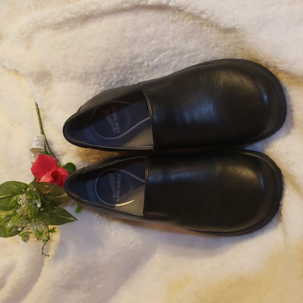 Dansko 37 Black slip resistant